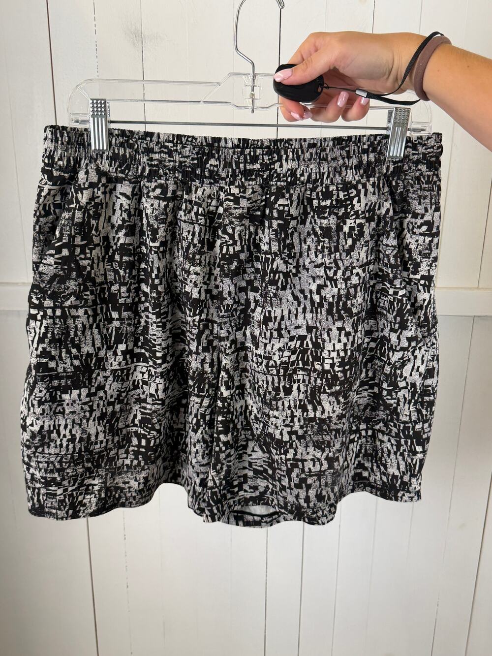 Lululemon Men's Black Athletic Shorts XL Polyester